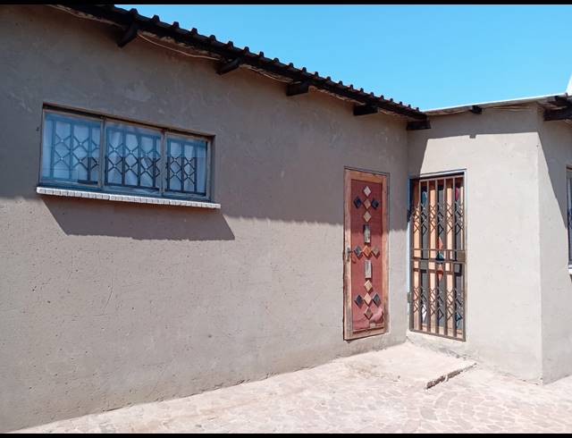 2 BEDROOM FREEHOLD FOR SALE IN VOSLOORUS